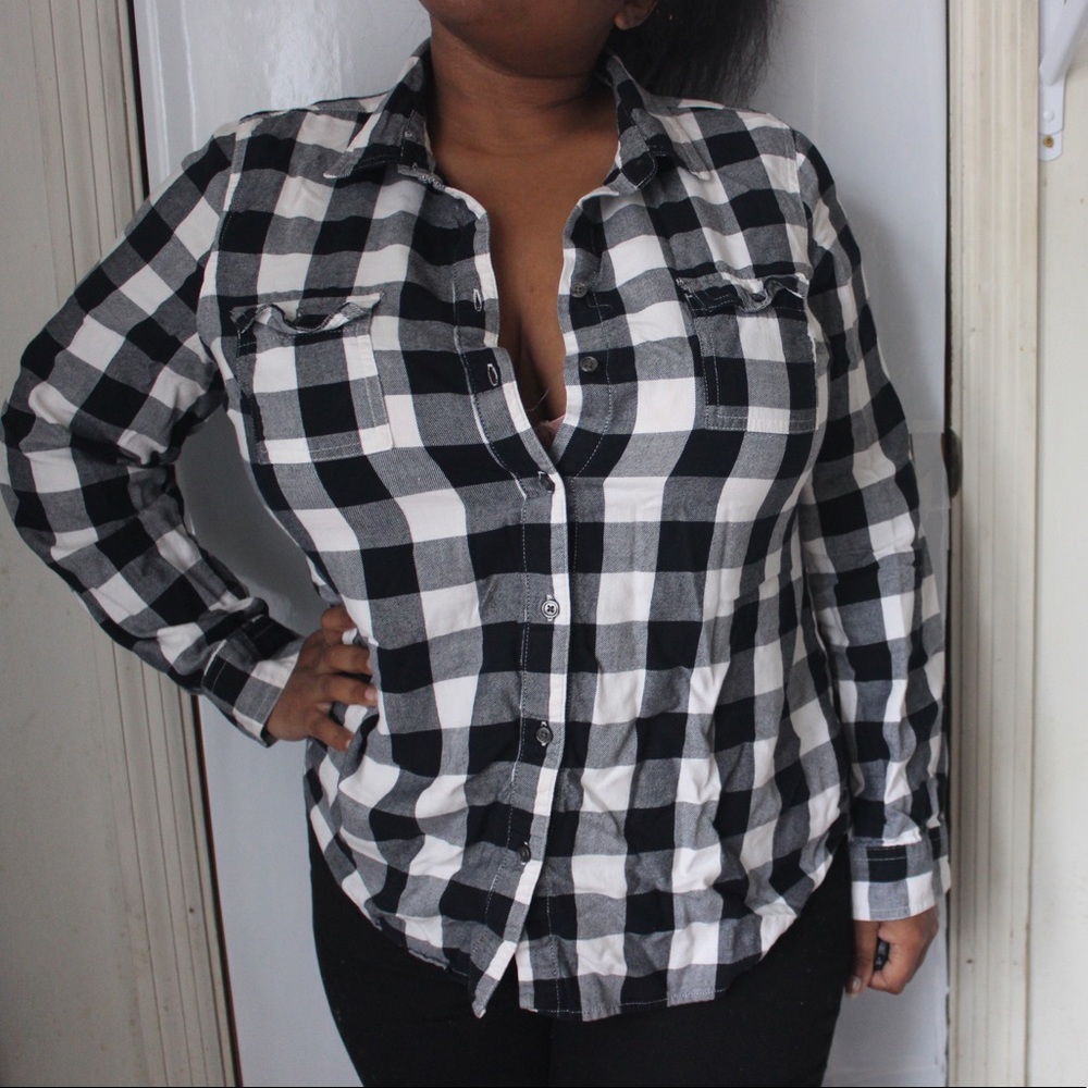 Black and white plaid top